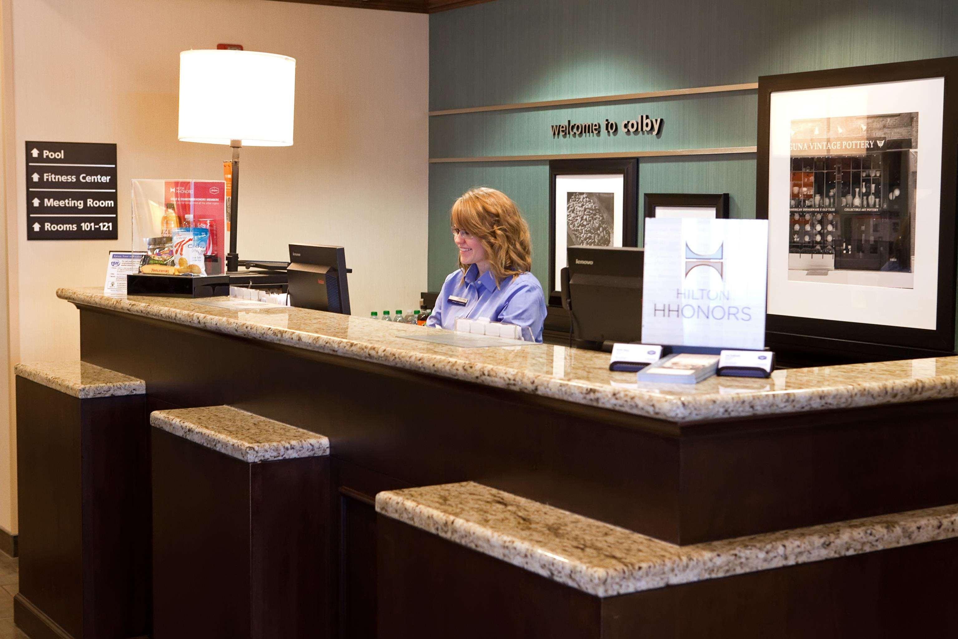 Hampton Inn Colby Esterno foto