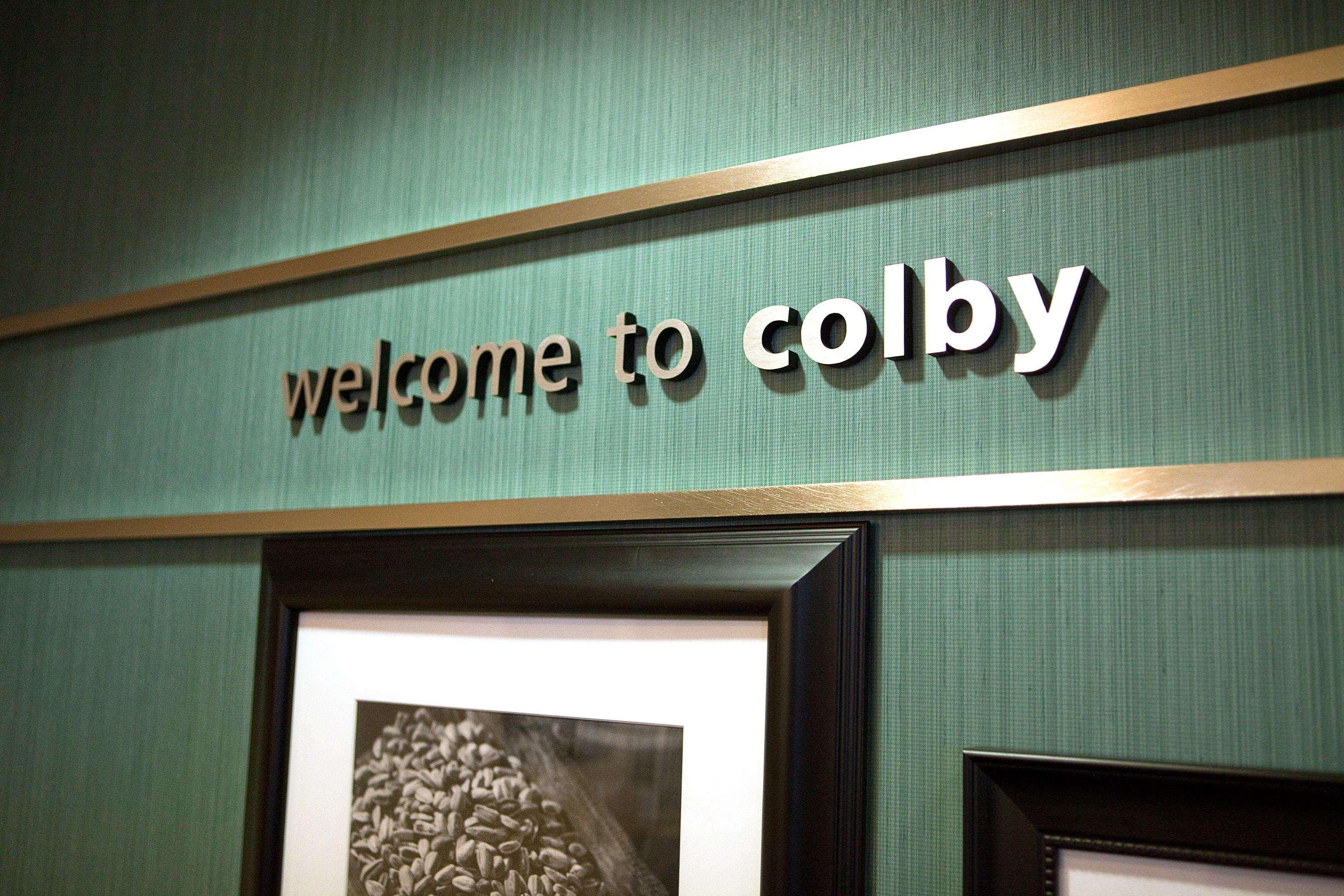 Hampton Inn Colby Esterno foto