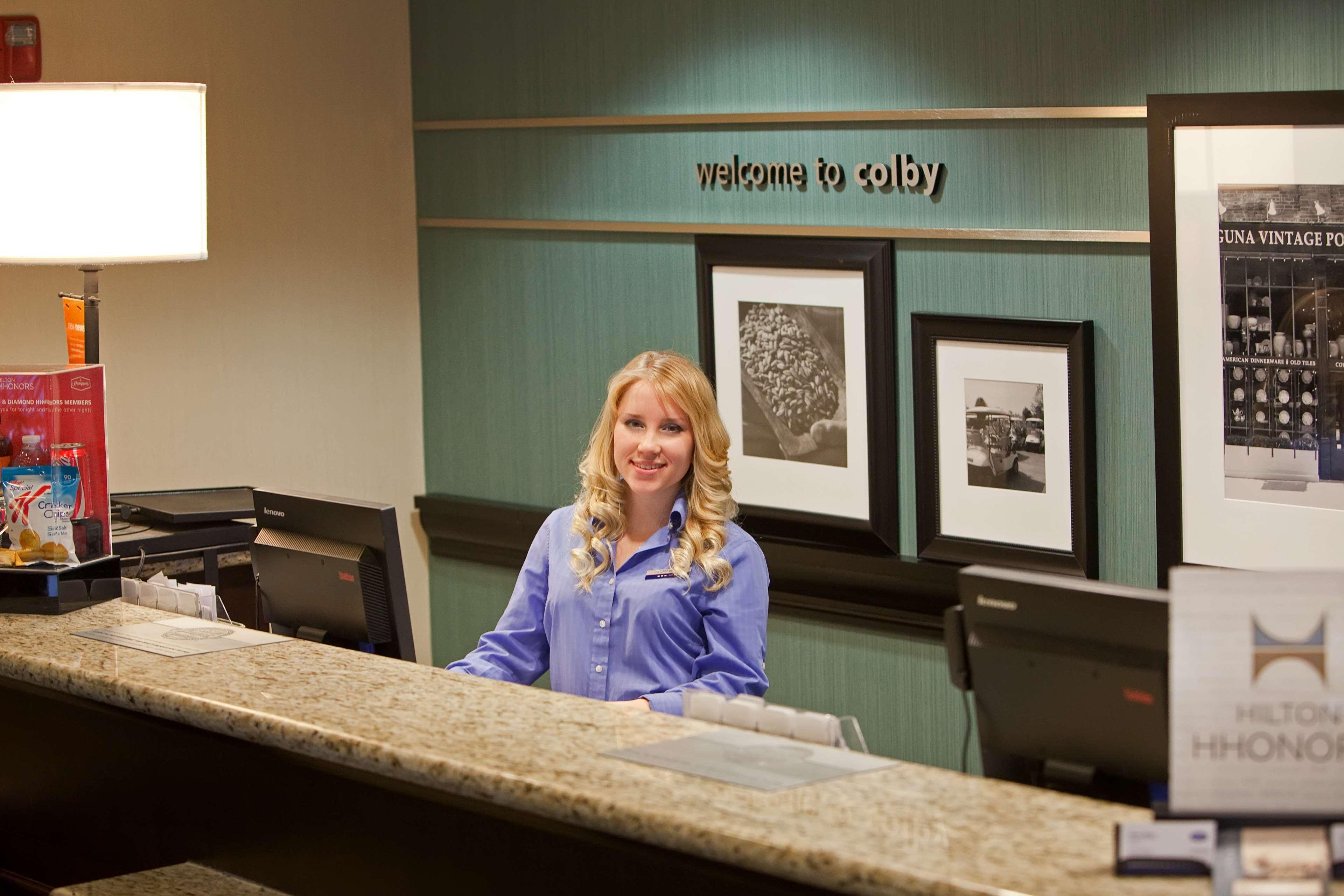 Hampton Inn Colby Esterno foto